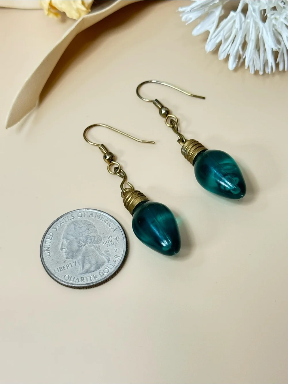 Vintage Christmas Light Bulb Earrings Green Teal Gold Tone Dangle Holiday